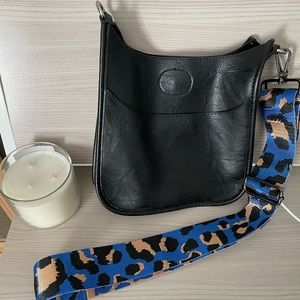 Ahdorned Mini Messenger